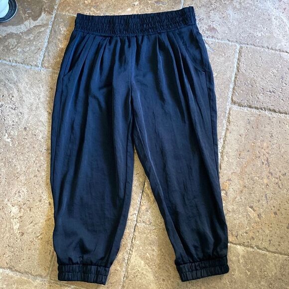 Charlotte Russe size med black dressy capris - Picture 1 of 5